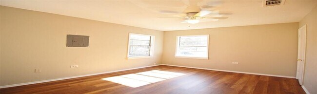 Foto del edificio - 623 Jonelle Ave