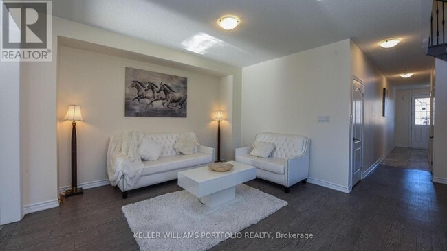 Building Photo - 10 Hashmi Pl