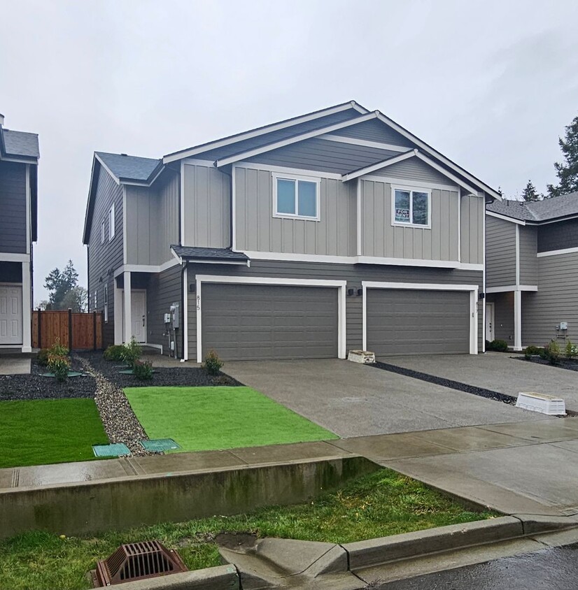 Foto principal - Brand New 4-Bedroom Duplex for Rent in Lacey!