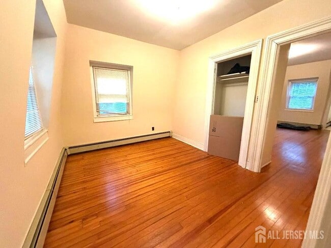 Building Photo - 207 Woodbridge Ave