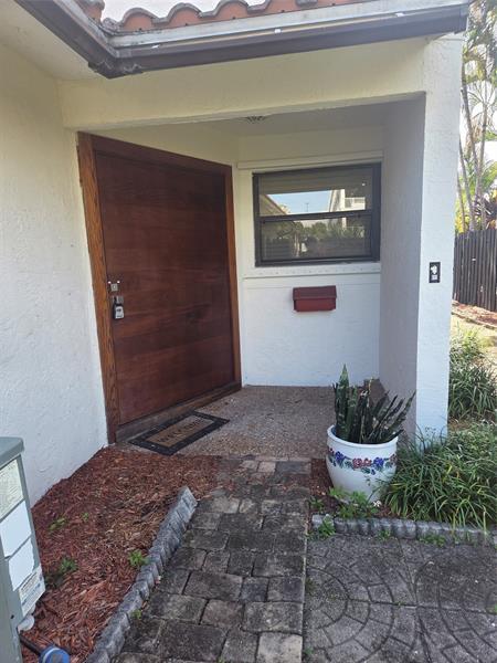 Primary Photo - 2530 NE 9th St