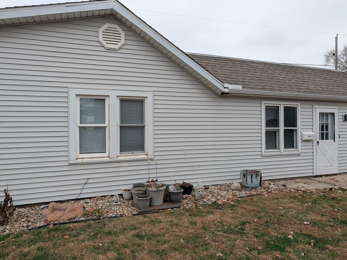 Primary Photo - 1204 S 13th St