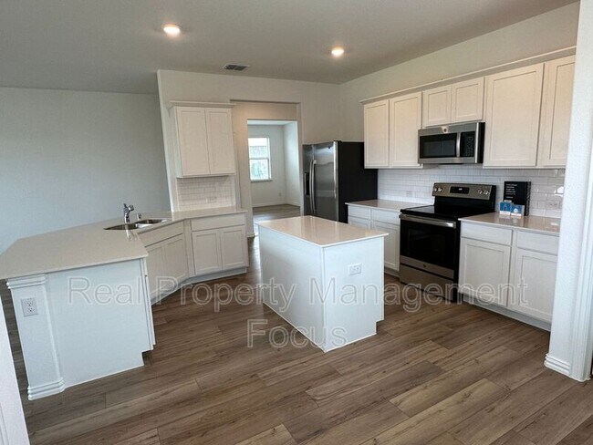 Building Photo - 239 Jenkinson Dr