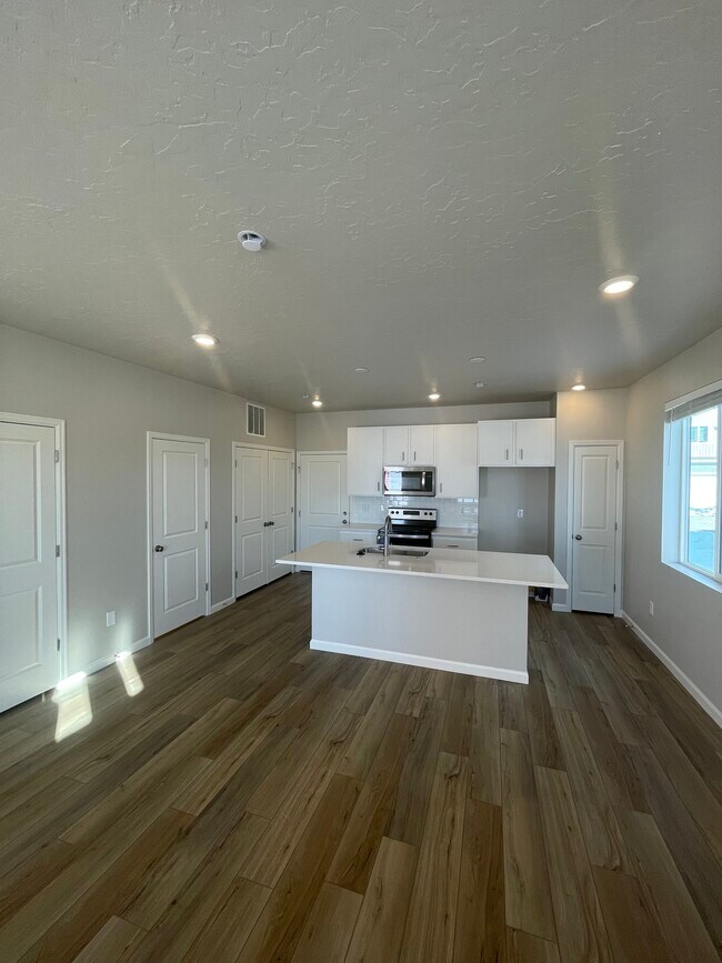 49 N Veranda Ct, Saratoga Springs, UT 84045 Townhome Rentals in