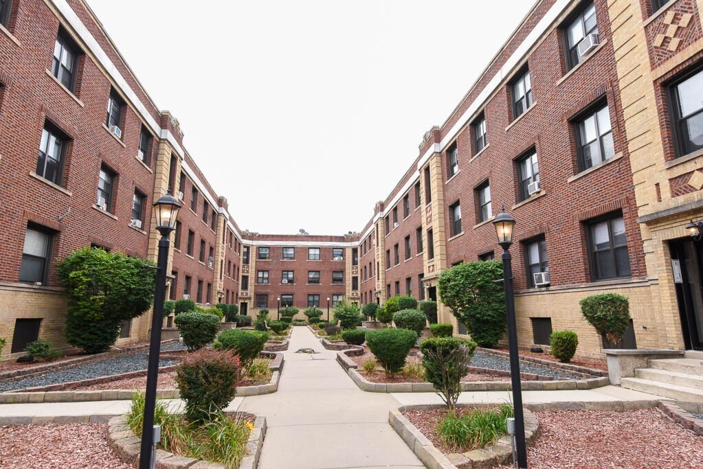 Foto principal - 834 W Waveland Ave