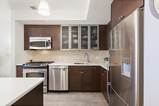 Building Photo - 232 Pavonia Ave