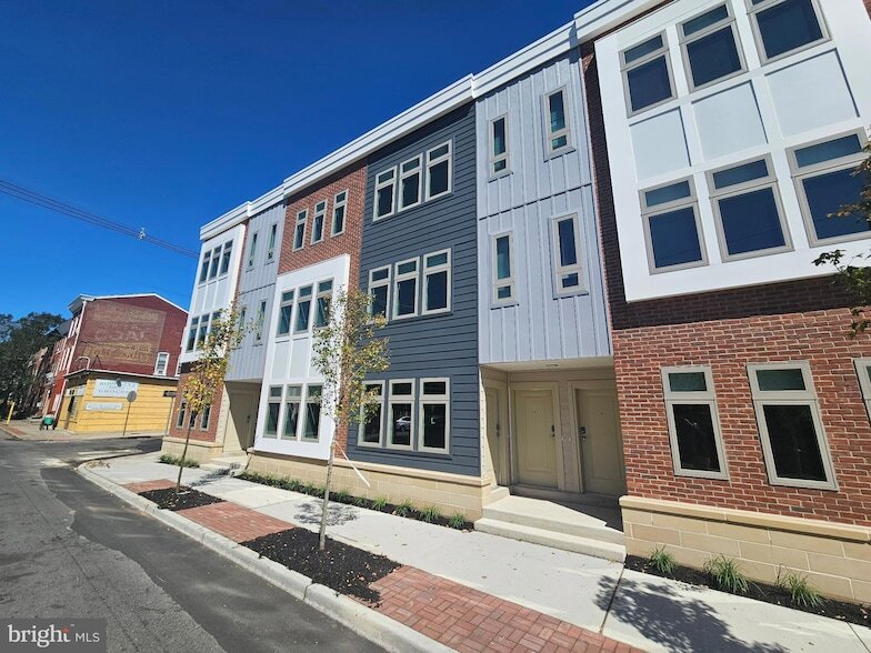 Primary Photo - 200 Hamilton Ave