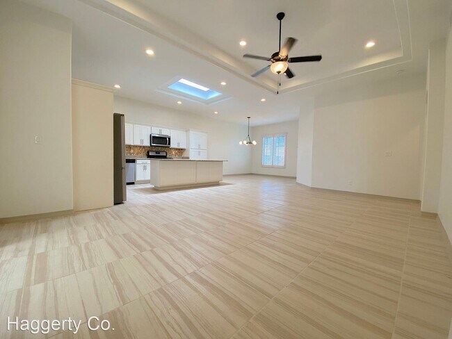Building Photo - 4 br, 3 bath House - 14517 Petralia