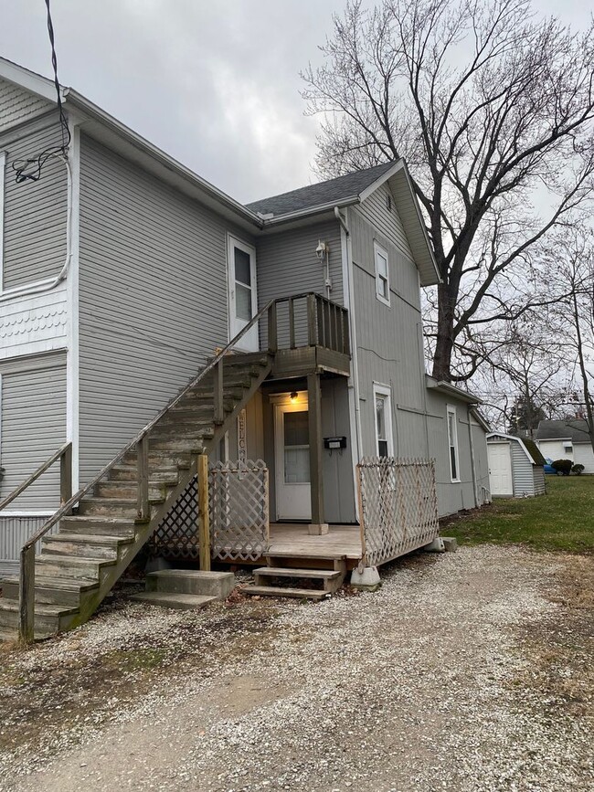 Building Photo - 261 Elm St