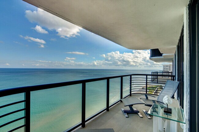 Building Photo - 250 S Ocean Blvd