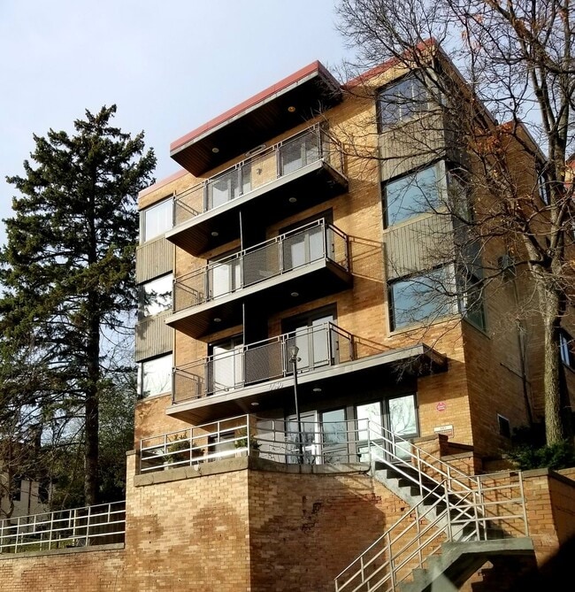 Building Photo - 4430 W Lake Harriet Pkwy