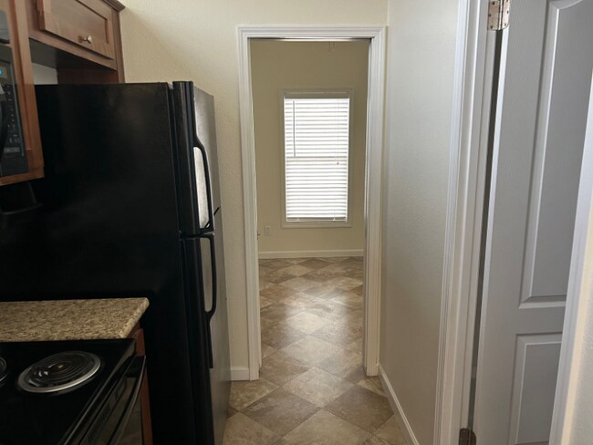 Foto del edificio - 2211 Ashberry Ave