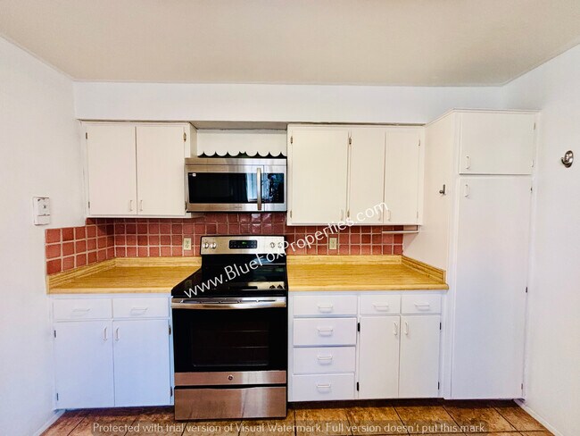 Foto del edificio - 2712 N Cloverland Ave