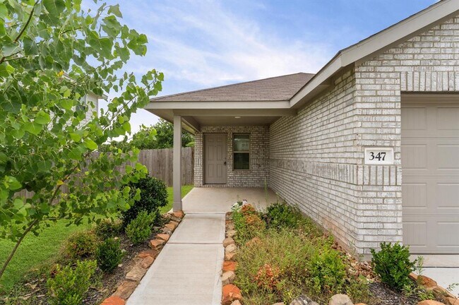 Foto del edificio - 347 Riverwood Village Ln