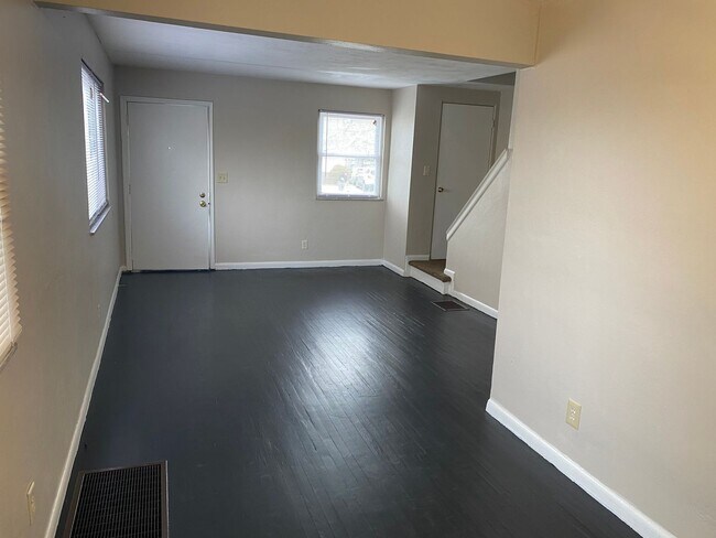 Foto del edificio - 4046-4048 Halsey Place