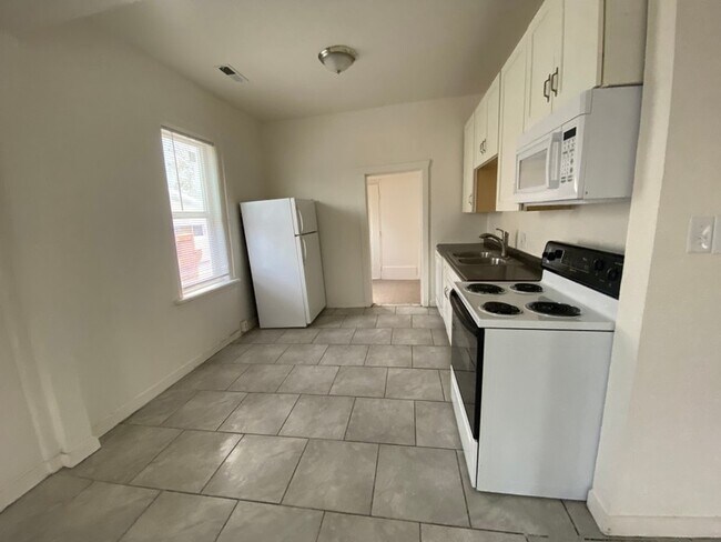 Building Photo - 856 S 900 W