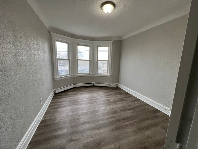 842 Mt Prospect Unit 3L - 831 Mount Prospect Ave