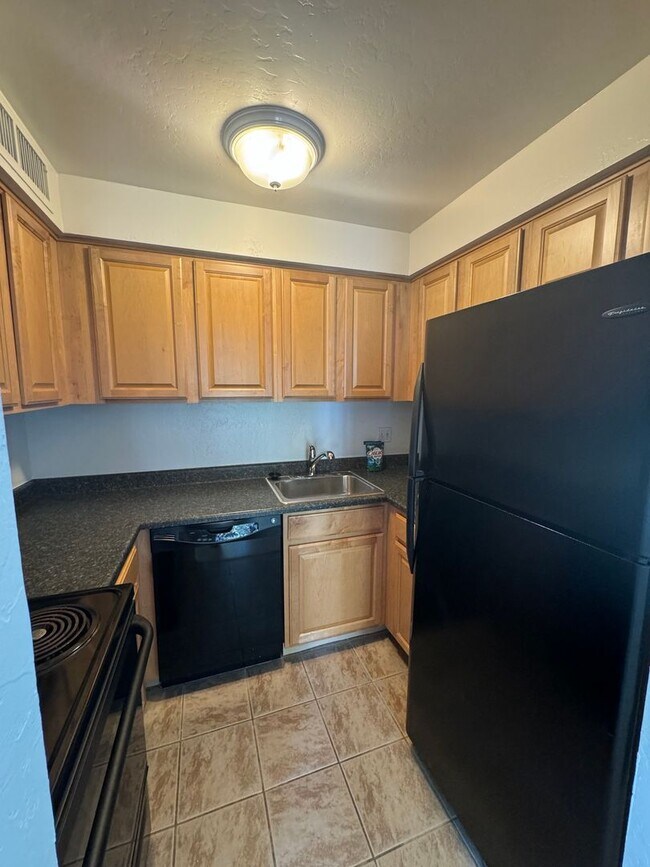 Building Photo - **ALL UTILITIES INCLUDED** GATED 1 BEDROOM...