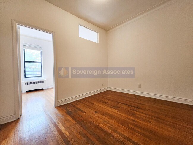 Building Photo - 156 E 85th St