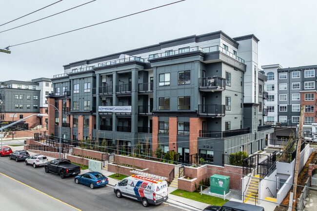 Building Photo - Kew Montrose Suites
