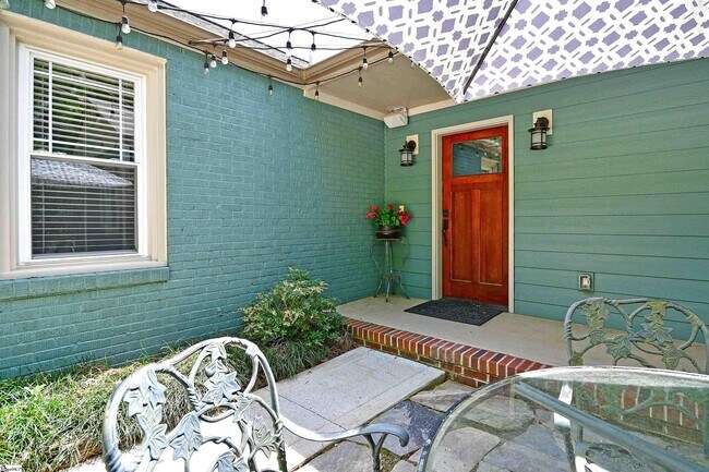 Foto del edificio - 108 Hillcrest Cir