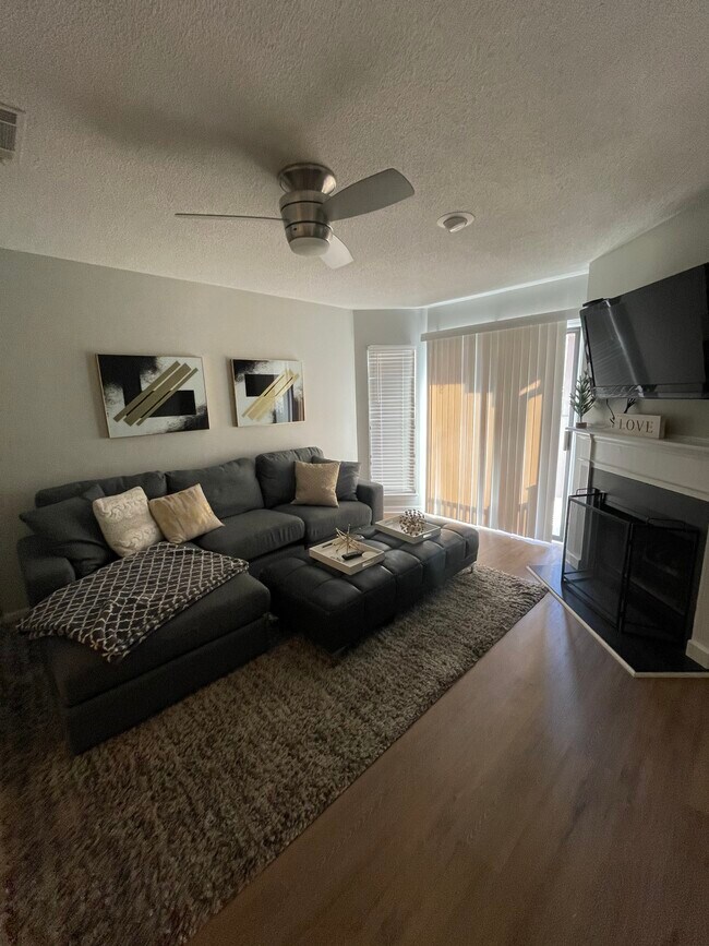Sala de estar 1 - 1312 Colony Place Dr