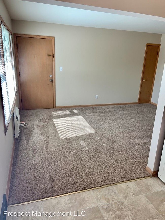Building Photo - 2 br, 1 bath Apartment - 2190 S 93rd Street