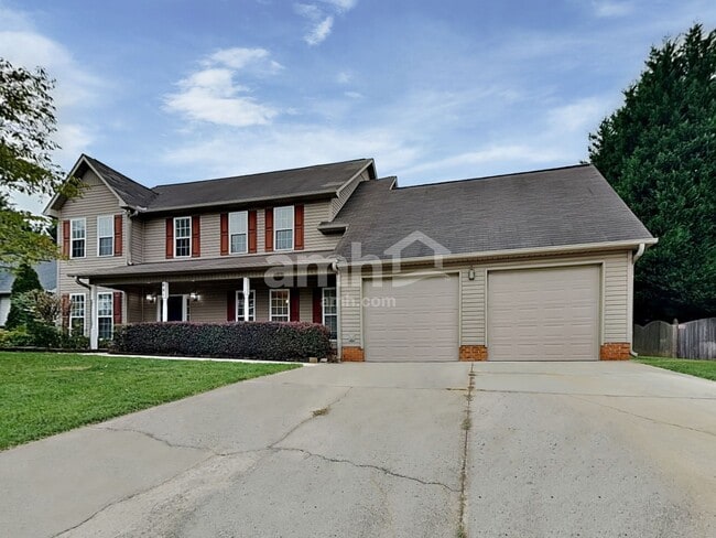 Building Photo - 401 Tar Heel Ln