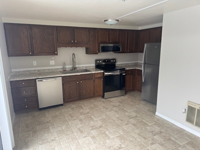 Foto principal - 2-bedroom townhouse.