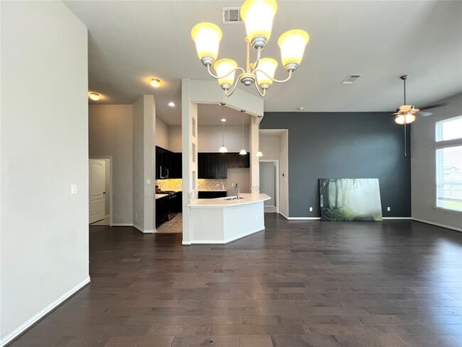 Building Photo - 613 Palmilla St