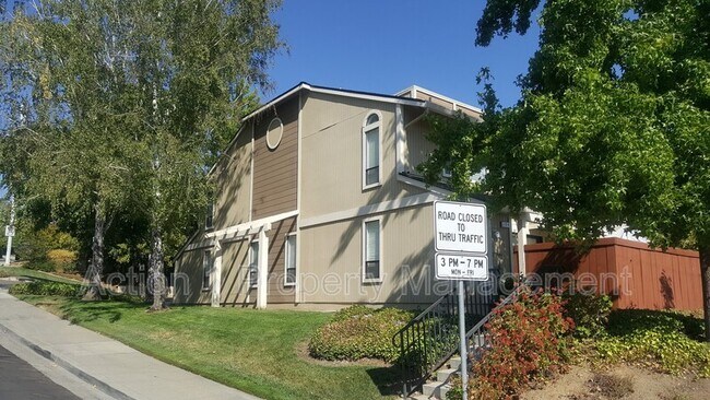 Building Photo - 106 Mission Dr