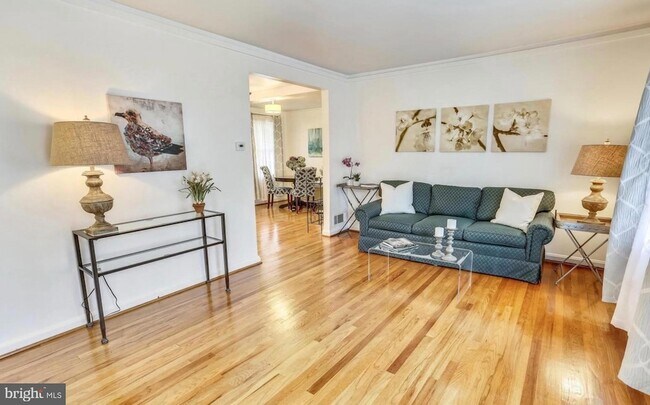 Foto del edificio - 10804 Drumm Ave