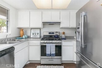 Building Photo - 430 N Holliston Ave