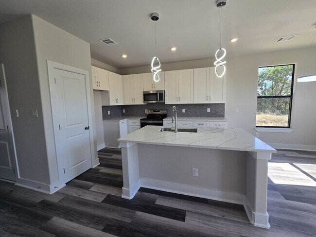 Foto del edificio - "New 3-Bed Oasis with Quartz Finishes and ...