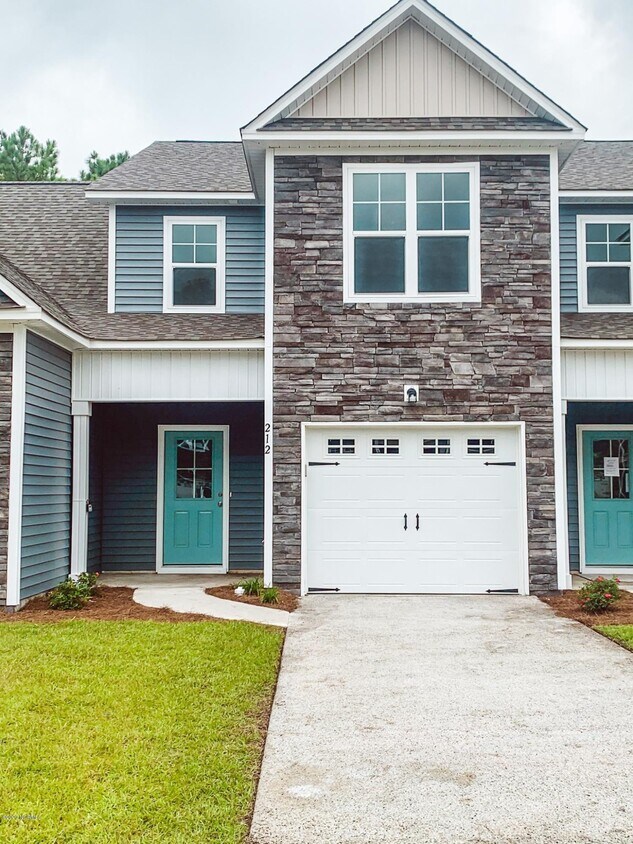 212 Hill Ln, Sneads Ferry, NC 28460 Townhouse for Rent in Sneads