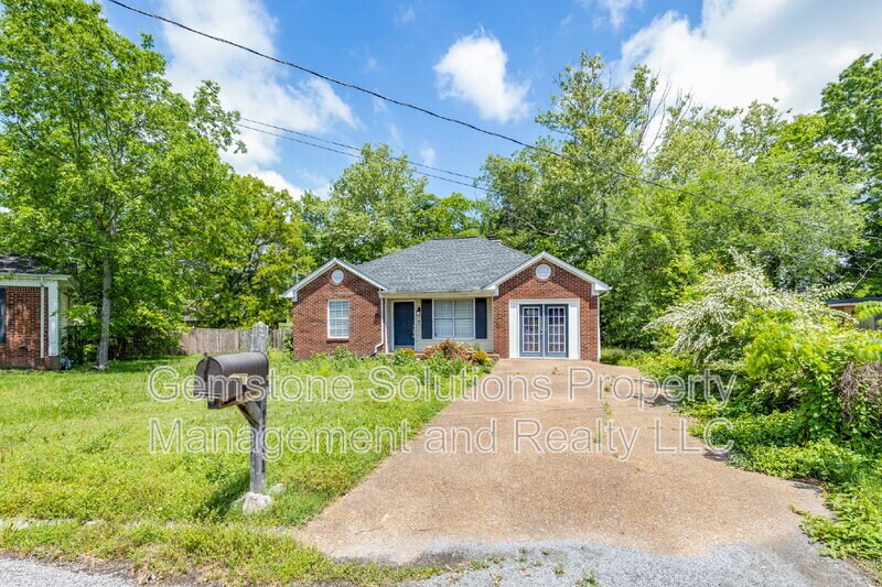Primary Photo - 1111 Cedarhill Ct