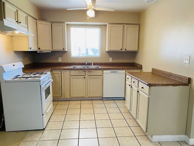 Foto del edificio - $2,045 Shaw & Willow, 3 Bedroom Home - W. ...