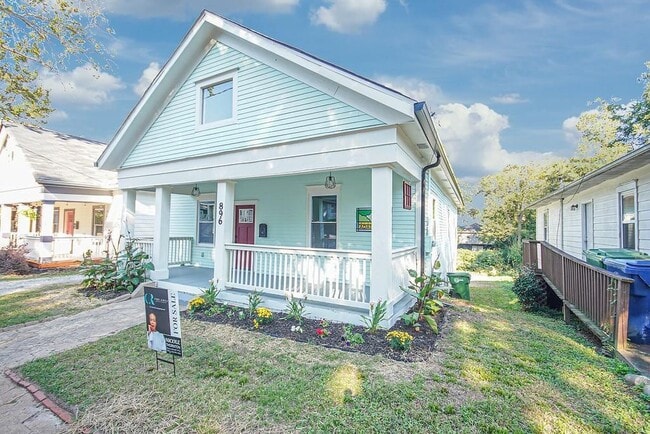 Building Photo - 896 Oakhill Ave SW