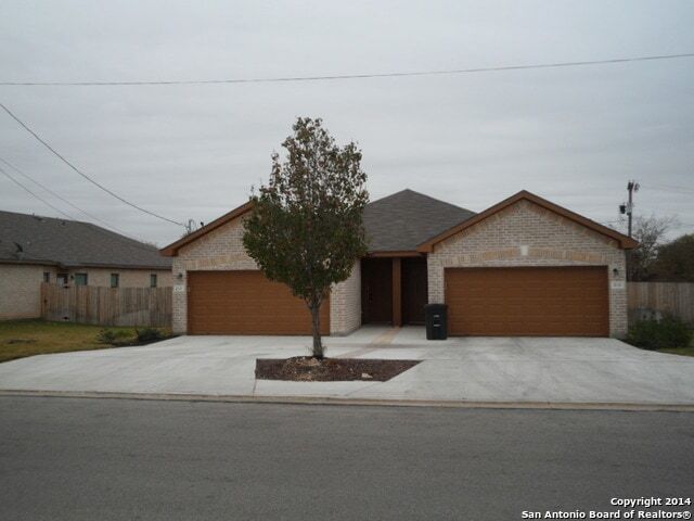 Foto principal - 210 Stone Gate Dr