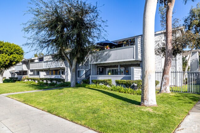 Foto del edificio - Brookhurst Village
