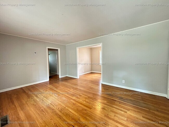 Building Photo - FOR LEASE | Mid-town Tulsa | 2 Bed, 1 Bath...