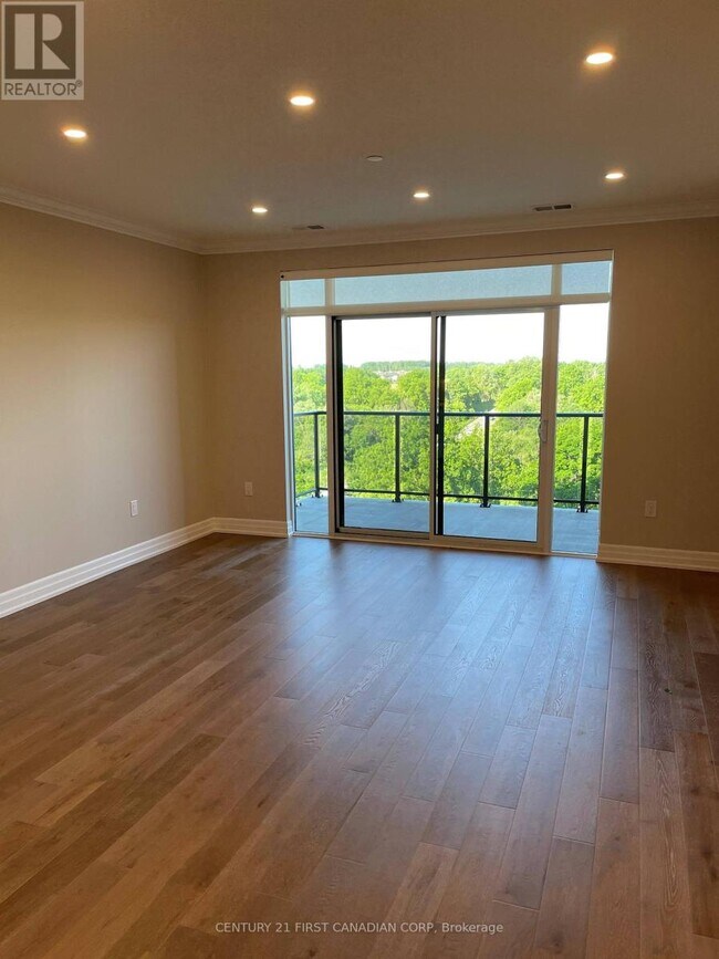 Photo du bâtiment - 460-460 Callaway Rd