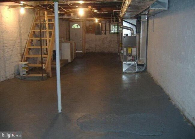 Building Photo - 3104 Oakford Ave