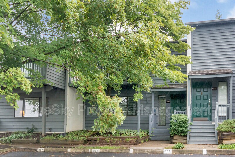 Primary Photo - 306 Harvest Dr