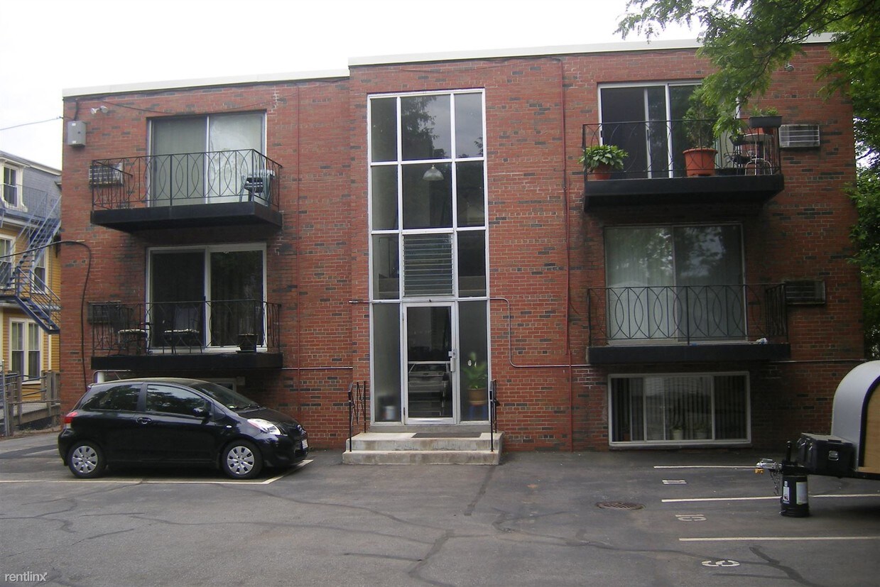Studio, 1 bath - 112 Mount Auburn St - Studio, 1 bath  - 112 Mount Auburn St