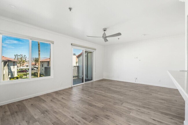 Foto del edificio - 43376 Cook St