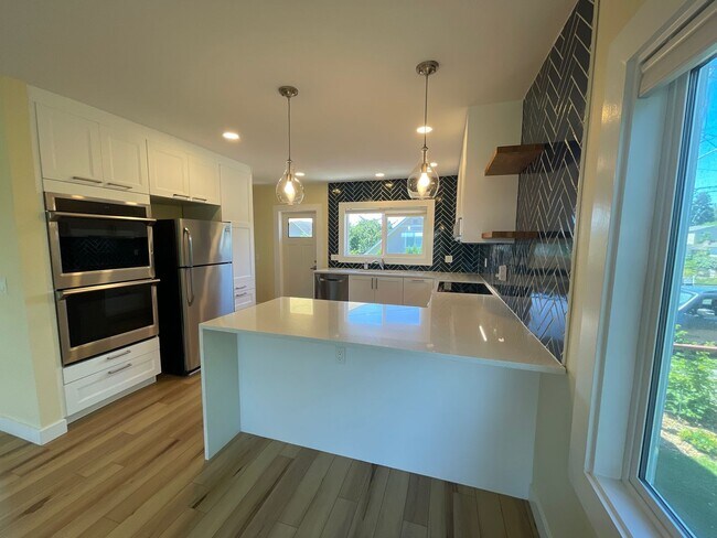 Foto del edificio - Beautiful Craftsman 5 bed + Office / 3 bat...