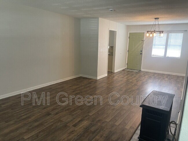 Foto del edificio - 4373 S Yale Ave
