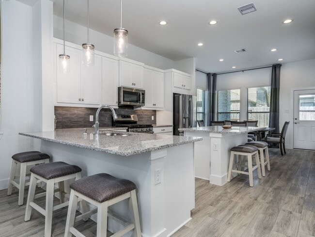 Foto del edificio - 13210 Wood Leaf Pk