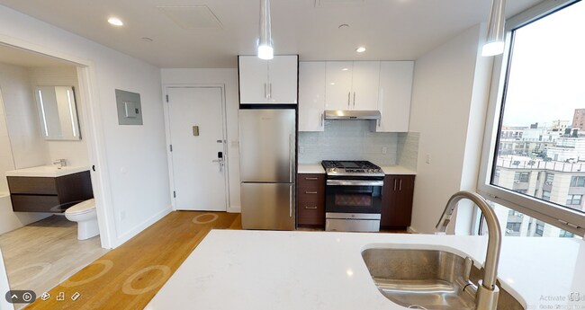 Foto del edificio - 9740 64th Ave